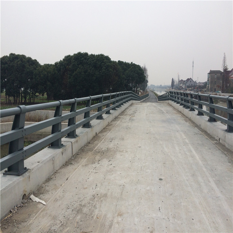 橋梁護欄，橋梁欄桿