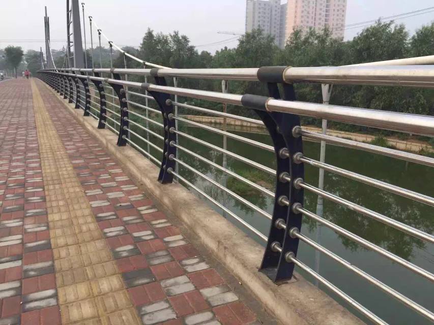 不銹鋼復(fù)合管護(hù)欄，不銹鋼復(fù)合管欄桿