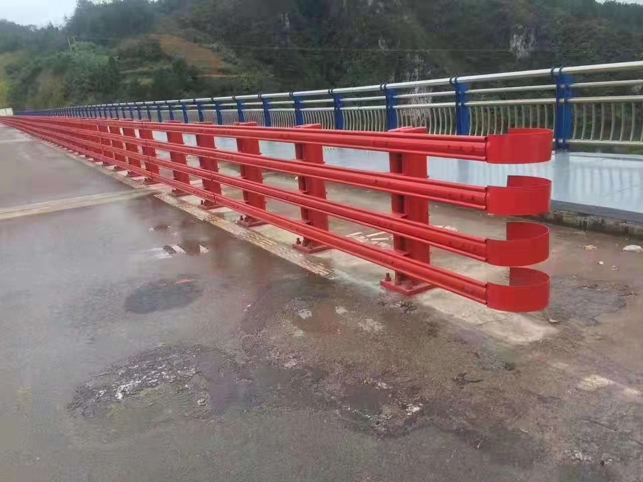 橋梁防撞護(hù)欄，防撞護(hù)欄